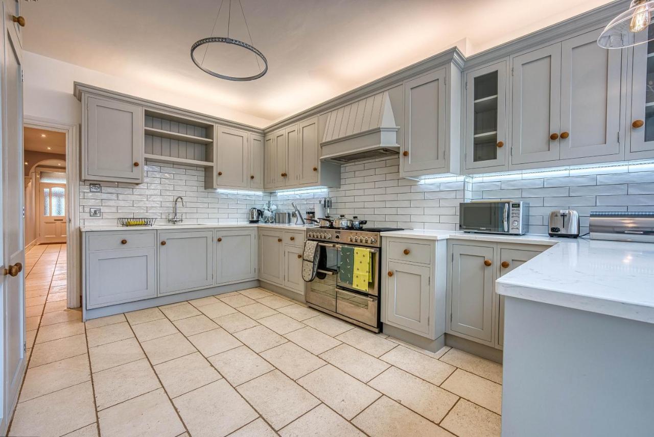 Spacious Nottingham Abode - Sleeps 16 Экстерьер фото